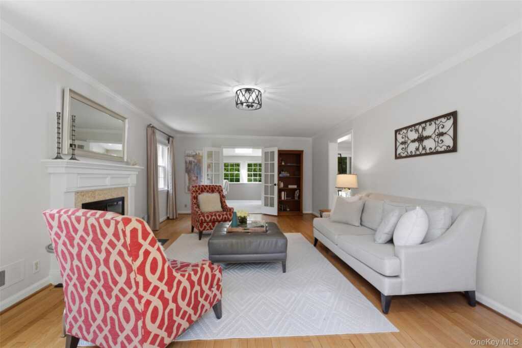 136 Devonshire Road, New Rochelle, NY 10538 - Photo 5 of 34