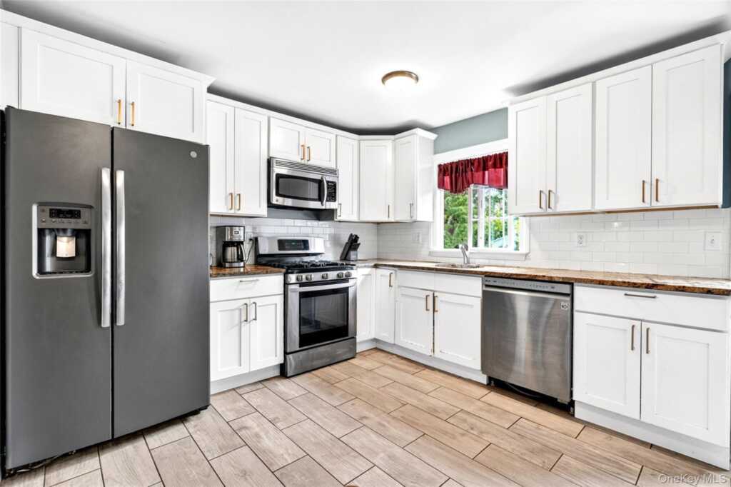14 Gurran Drive, Stony Point, NY 10980 - Photo 17 of 40