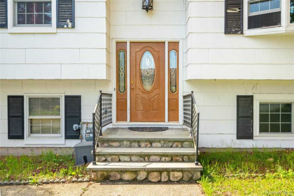 14 Gurran Drive, Stony Point, NY 10980 - Photo 4 of 40