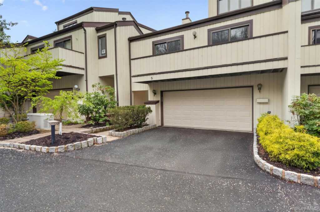 5 Bannock Court, Suffern, NY 10901