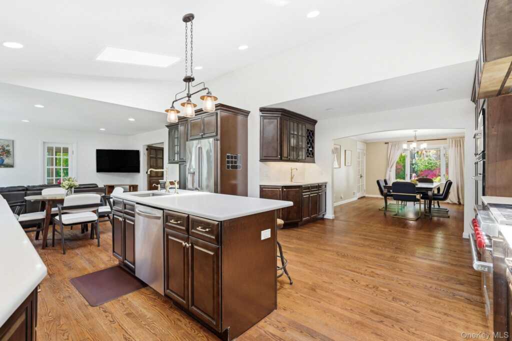 36 Stratford Road, New Rochelle, NY 10804 - Photo 10 of 33