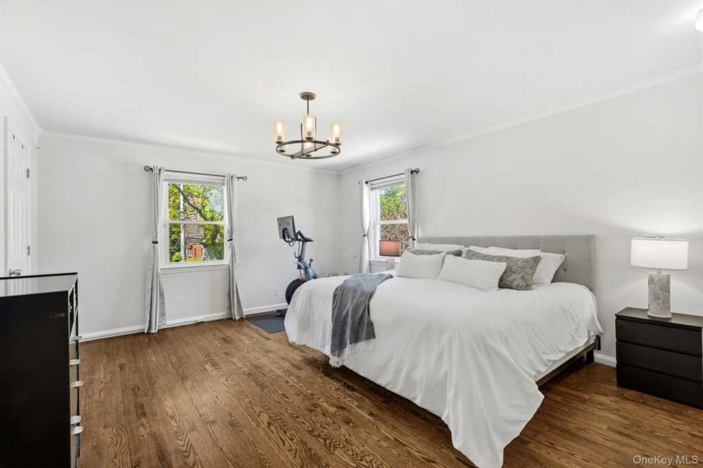 36 Stratford Road, New Rochelle, NY 10804 - Photo 17 of 33