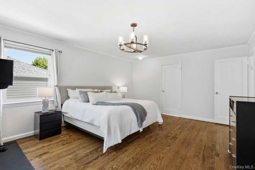 36 Stratford Road, New Rochelle, NY 10804 - Photo 18 of 33