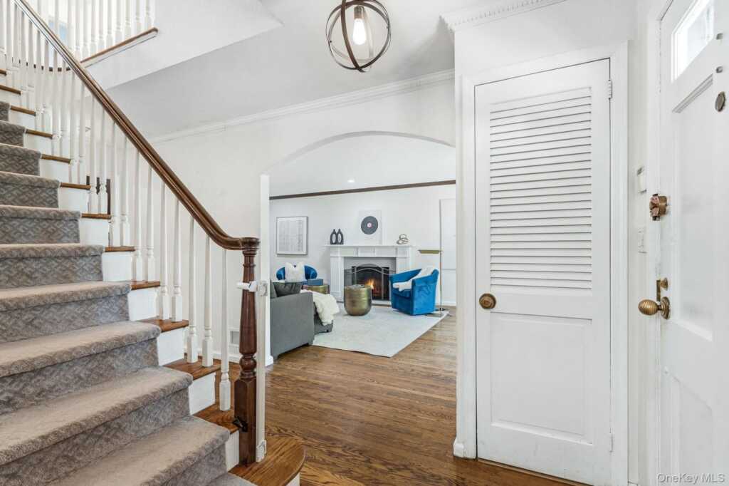 36 Stratford Road, New Rochelle, NY 10804 - Photo 2 of 33