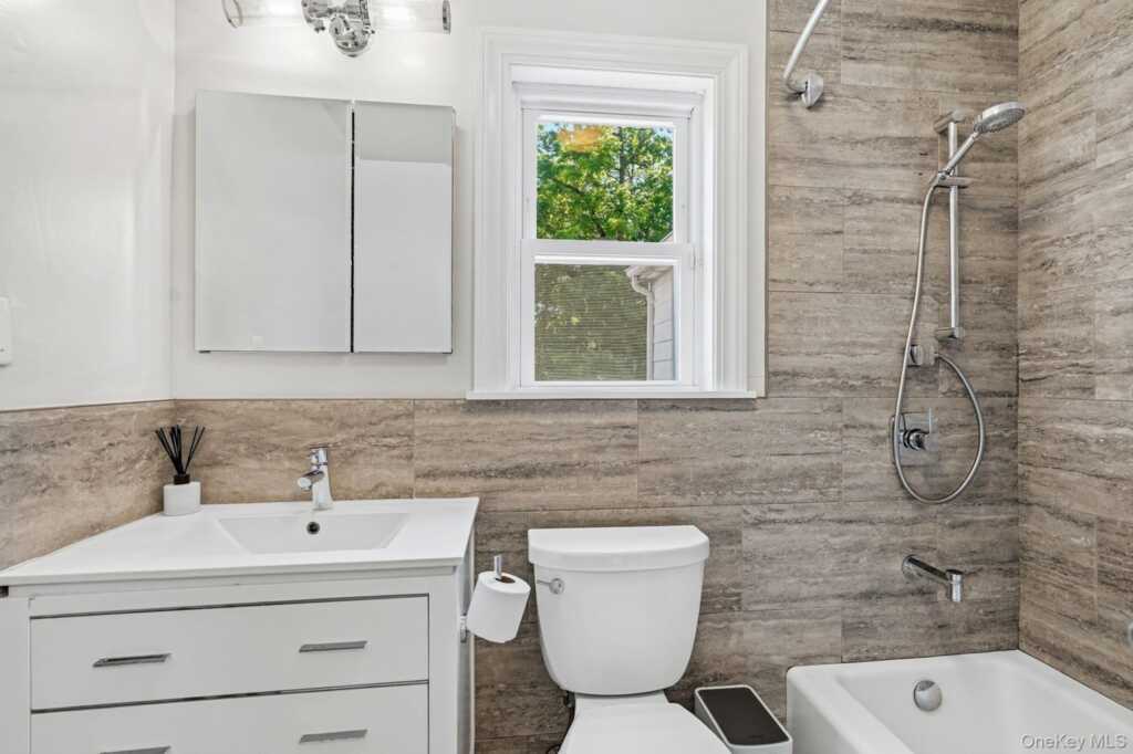 36 Stratford Road, New Rochelle, NY 10804 - Photo 24 of 33