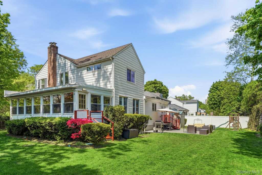 36 Stratford Road, New Rochelle, NY 10804 - Photo 28 of 33