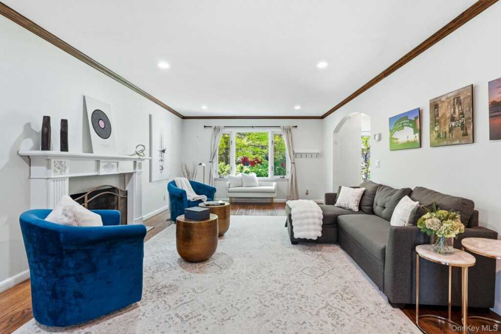 36 Stratford Road, New Rochelle, NY 10804 - Photo 3 of 33