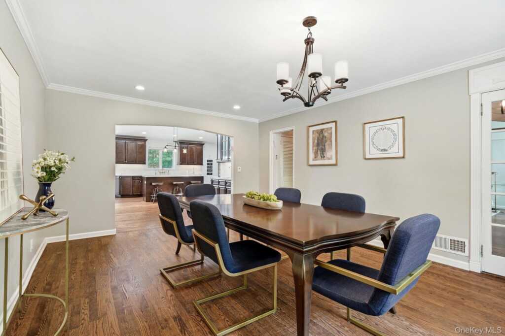 36 Stratford Road, New Rochelle, NY 10804 - Photo 5 of 33