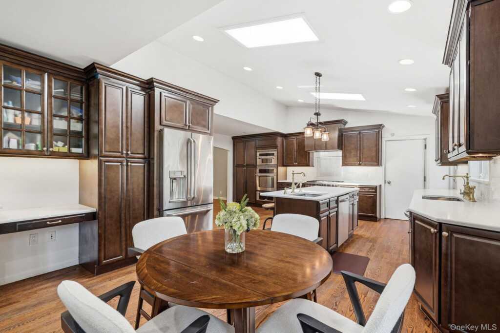 36 Stratford Road, New Rochelle, NY 10804 - Photo 6 of 33