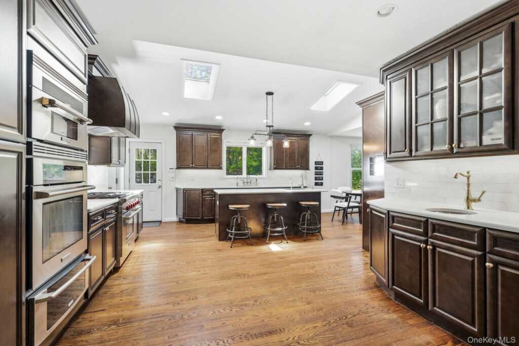 36 Stratford Road, New Rochelle, NY 10804 - Photo 8 of 33