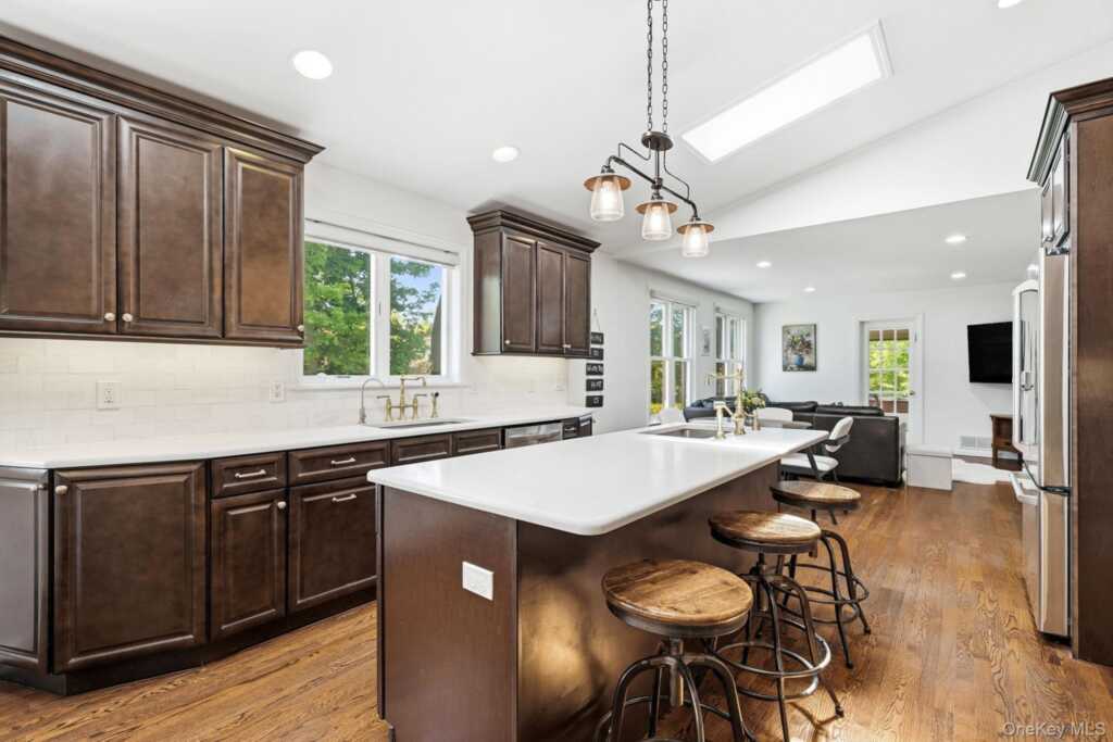 36 Stratford Road, New Rochelle, NY 10804 - Photo 9 of 33