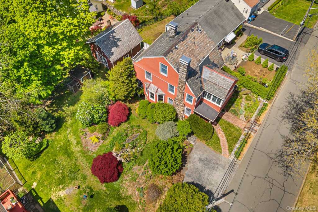 17 Upland Avenue, White Plains, NY 10604 - Photo 4 of 26