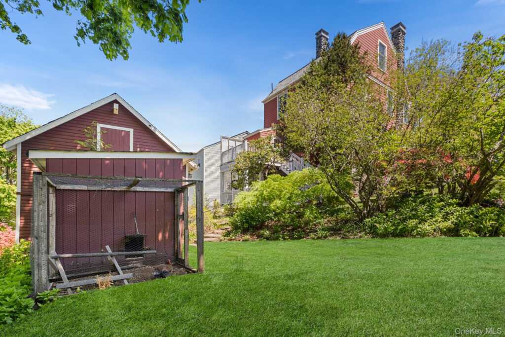 17 Upland Avenue, White Plains, NY 10604 - Photo 5 of 26