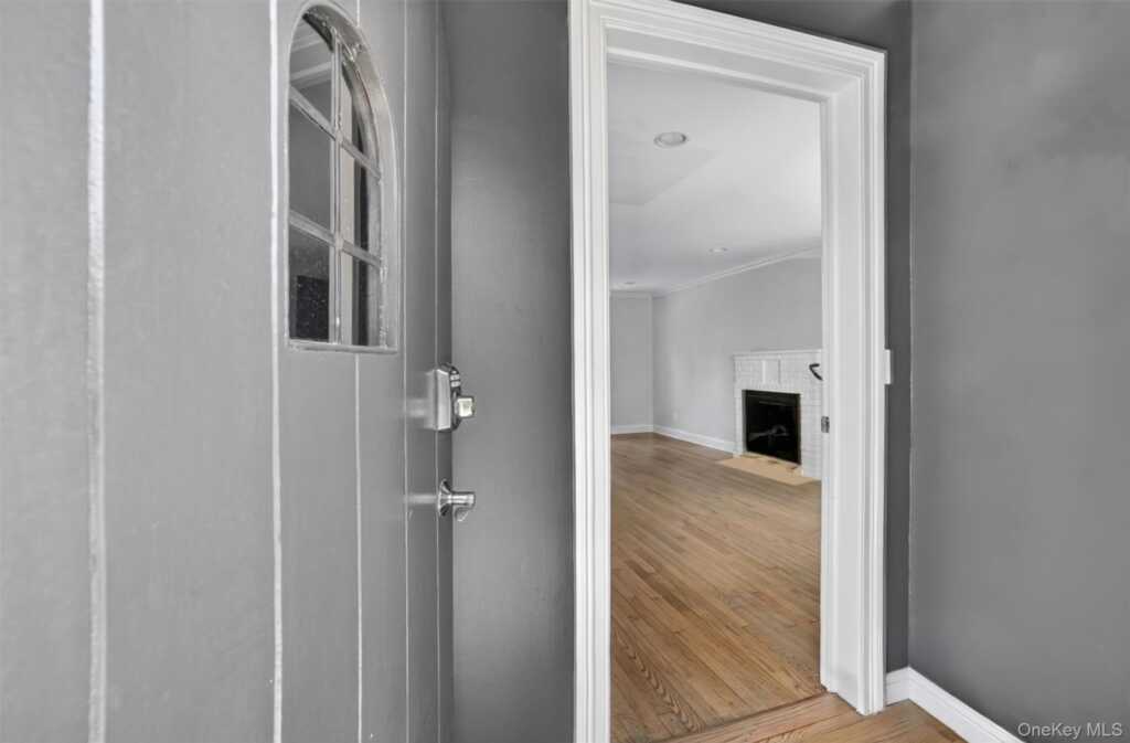 26 Montross Street, White Plains, NY 10603 - Photo 4 of 42