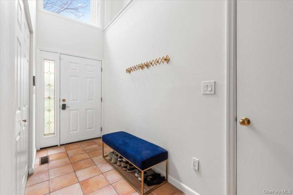 37 Talcott Road, Rye, NY 10573 - Photo 2 of 26