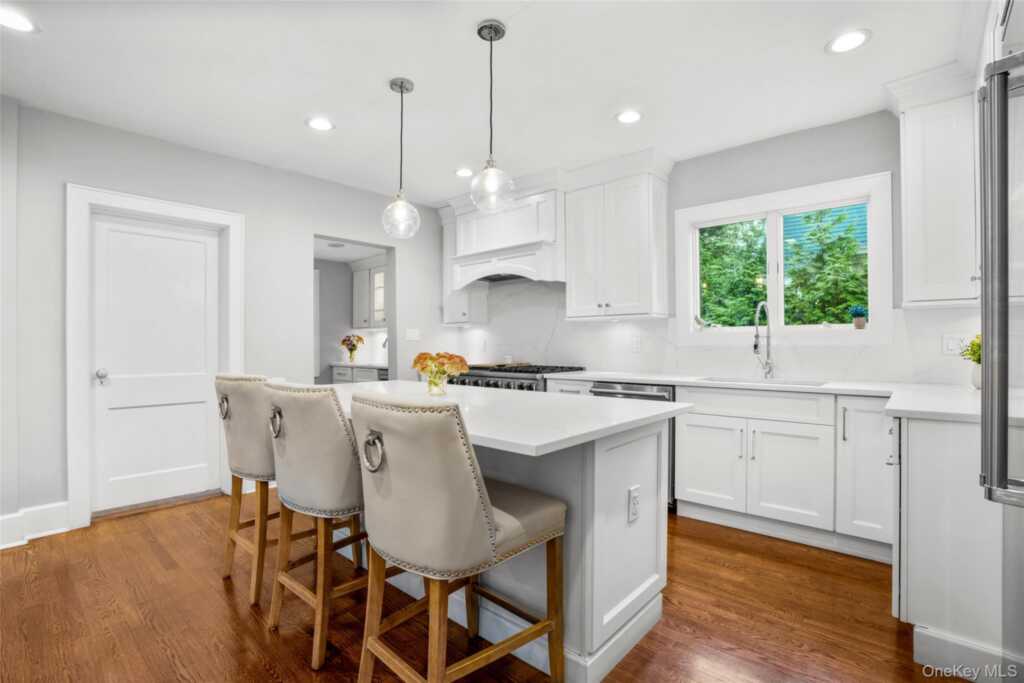 20 Elk Avenue, New Rochelle, NY 10804 - Photo 15 of 40