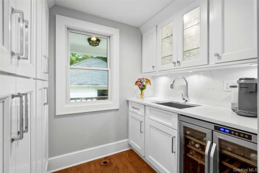 20 Elk Avenue, New Rochelle, NY 10804 - Photo 17 of 40