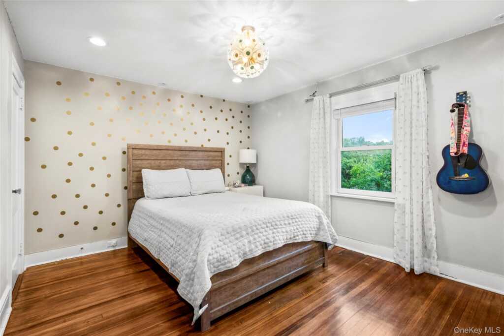 20 Elk Avenue, New Rochelle, NY 10804 - Photo 21 of 40