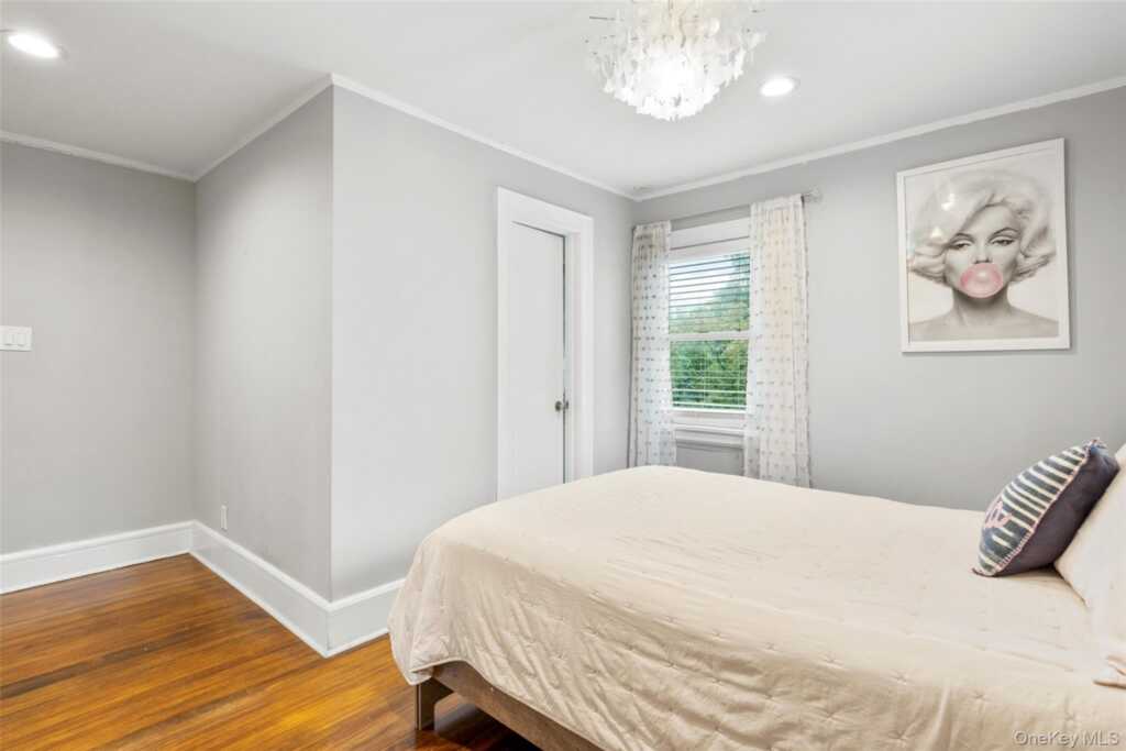 20 Elk Avenue, New Rochelle, NY 10804 - Photo 24 of 40