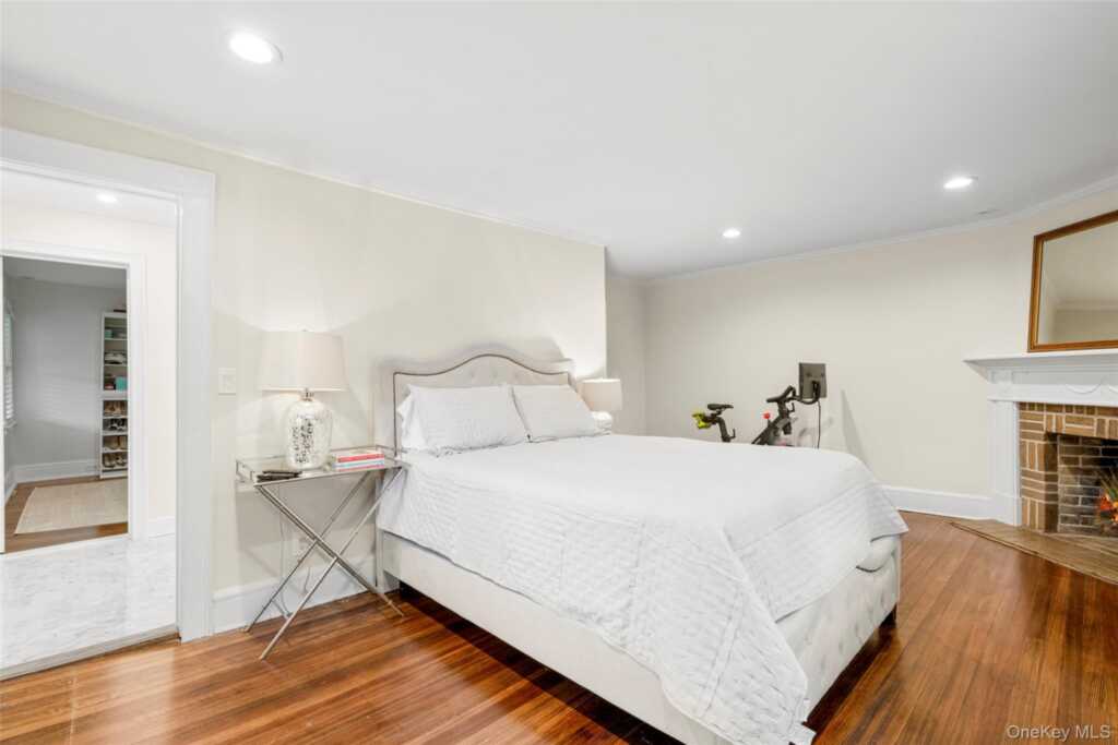 20 Elk Avenue, New Rochelle, NY 10804 - Photo 27 of 40