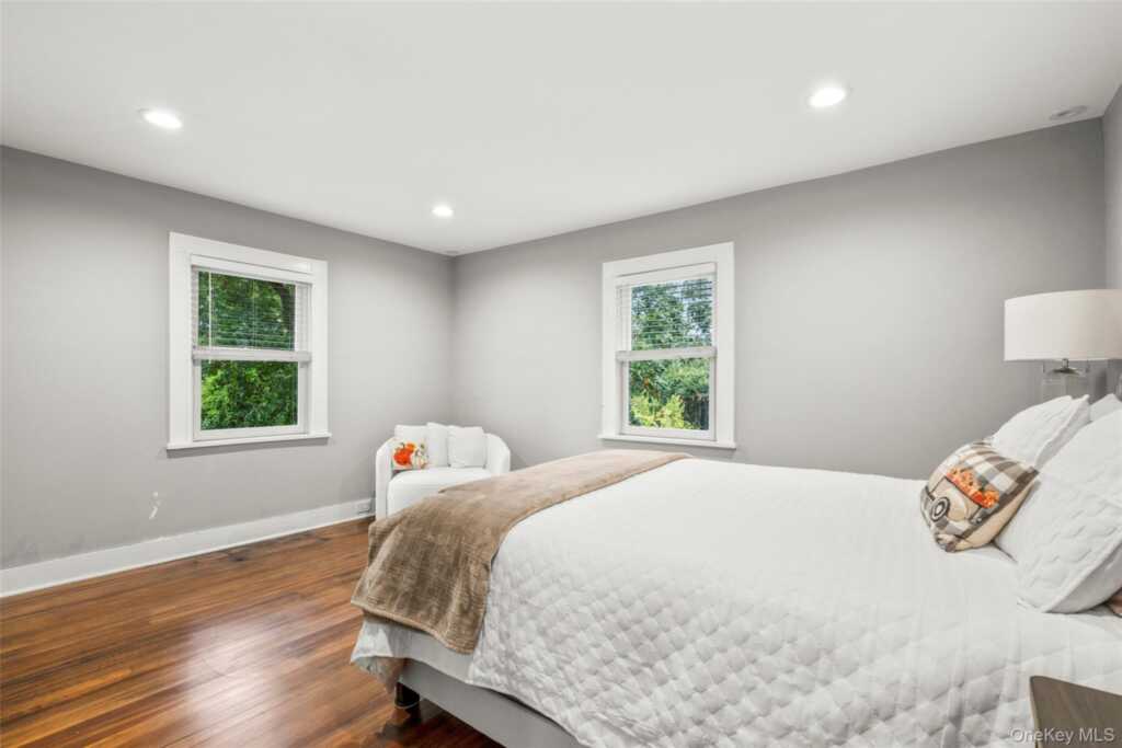 20 Elk Avenue, New Rochelle, NY 10804 - Photo 33 of 40