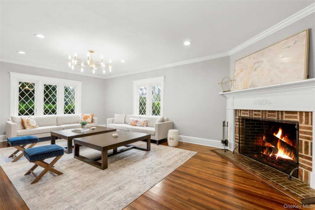 20 Elk Avenue, New Rochelle, NY 10804 - Photo 7 of 40