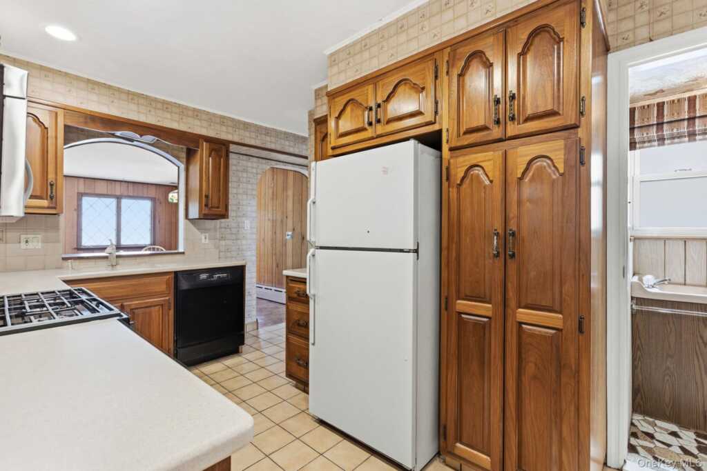 68 Seneca Avenue, White Plains, NY 10603 - Photo 15 of 31