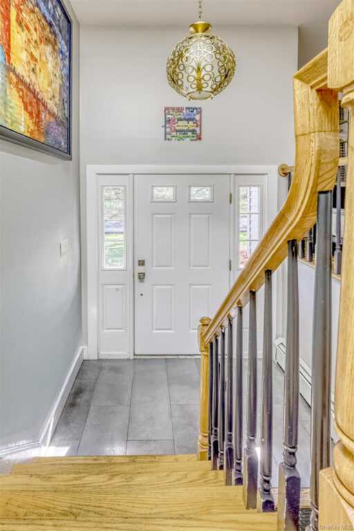 27 Hidden Valley Drive, Suffern, NY 10901 - Photo 4 of 30