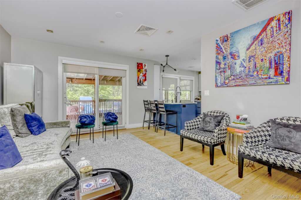 27 Hidden Valley Drive, Suffern, NY 10901 - Photo 8 of 30