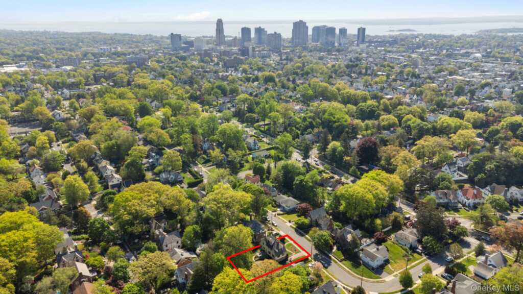 209 Storer Avenue, New Rochelle, NY 10801 - Photo 2 of 39