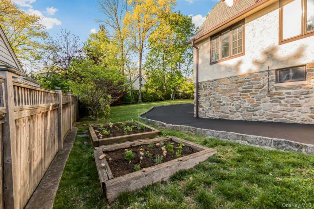 209 Storer Avenue, New Rochelle, NY 10801 - Photo 24 of 39