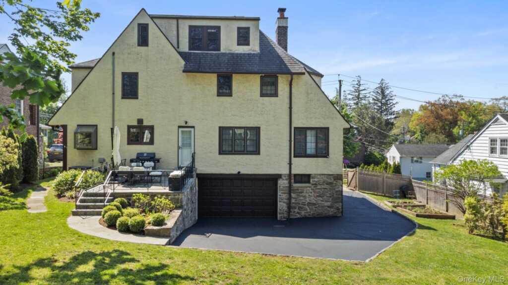 209 Storer Avenue, New Rochelle, NY 10801 - Photo 33 of 39