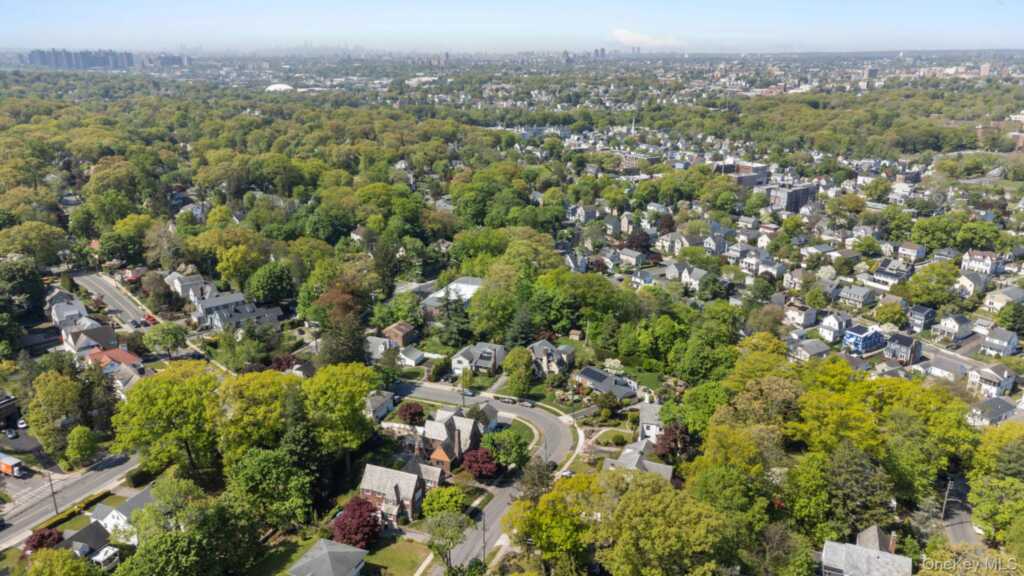 209 Storer Avenue, New Rochelle, NY 10801 - Photo 35 of 39