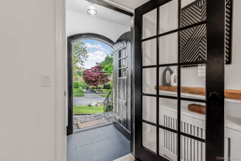 209 Storer Avenue, New Rochelle, NY 10801 - Photo 8 of 39