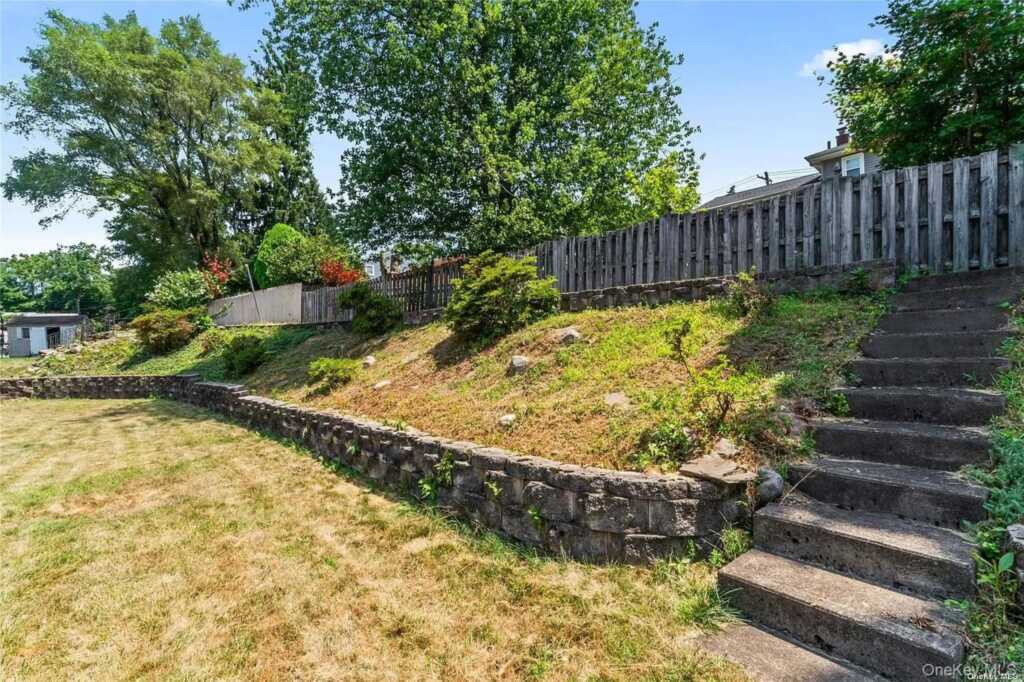6 Valley View Terrace, Suffern, NY 10901 - Photo 17 of 19