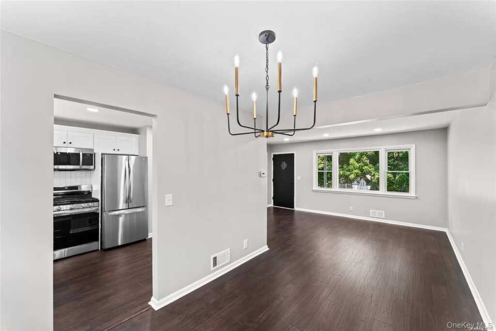 6 Valley View Terrace, Suffern, NY 10901 - Photo 3 of 19