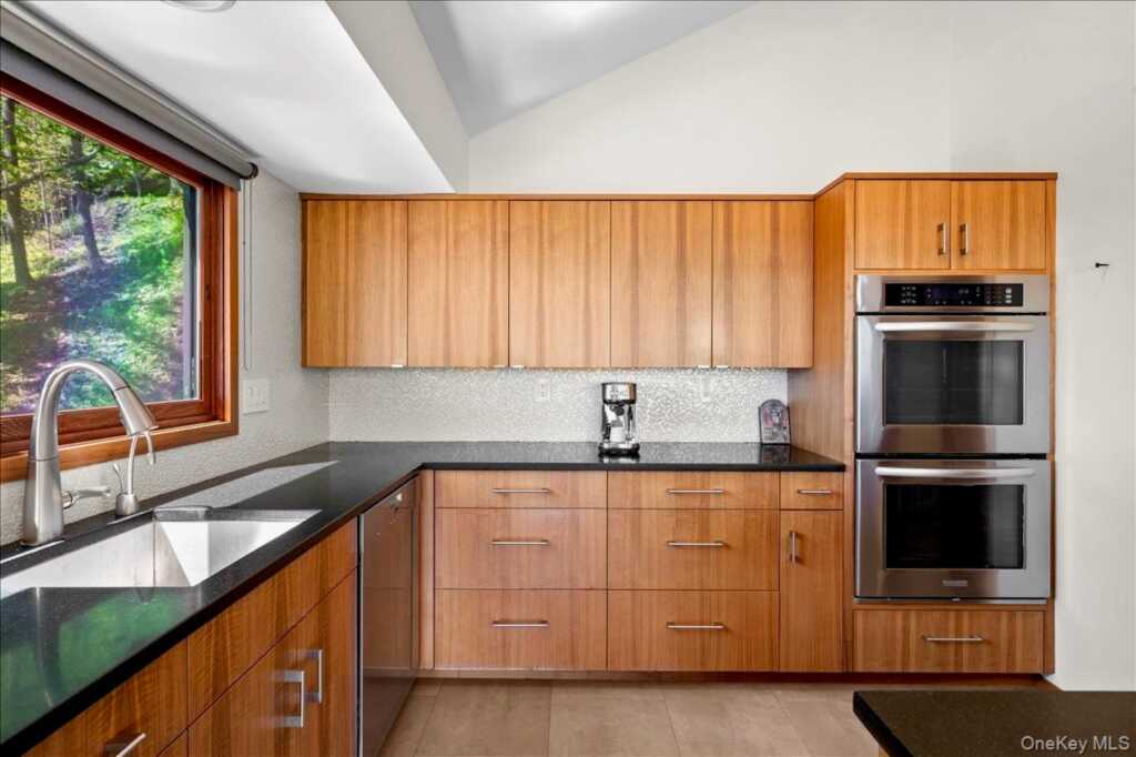 181 River Road, Nyack, NY 10960 - Photo 13 of 34