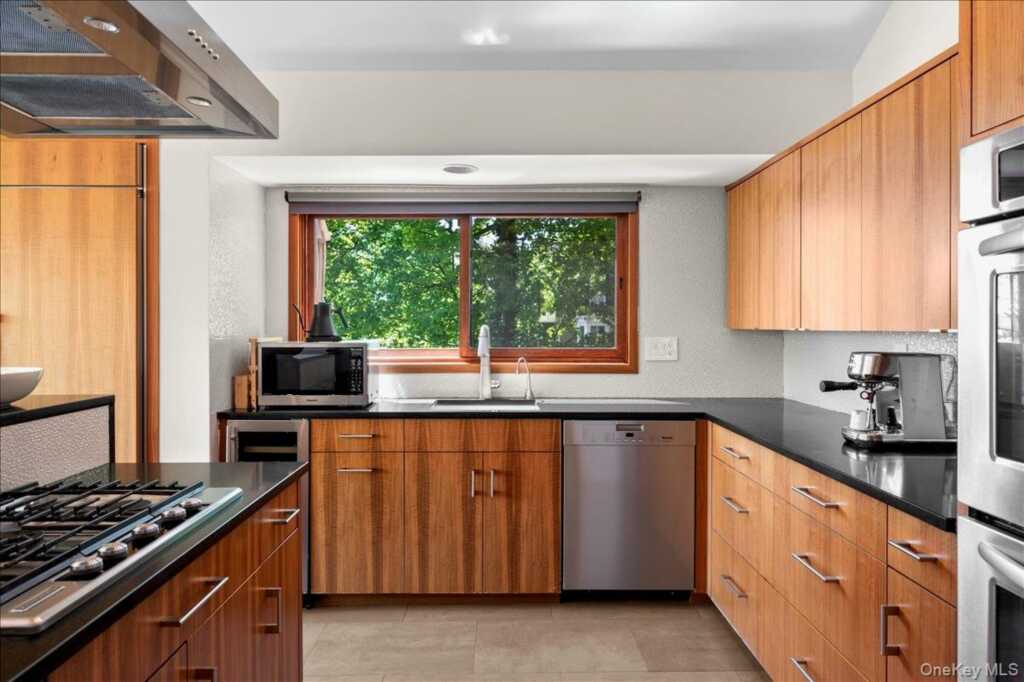 181 River Road, Nyack, NY 10960 - Photo 14 of 34