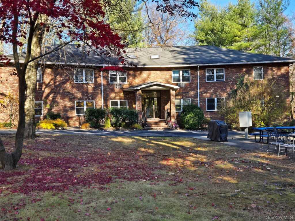 119 W Crooked Hill Road, Unit #104, Pearl River, NY 10965