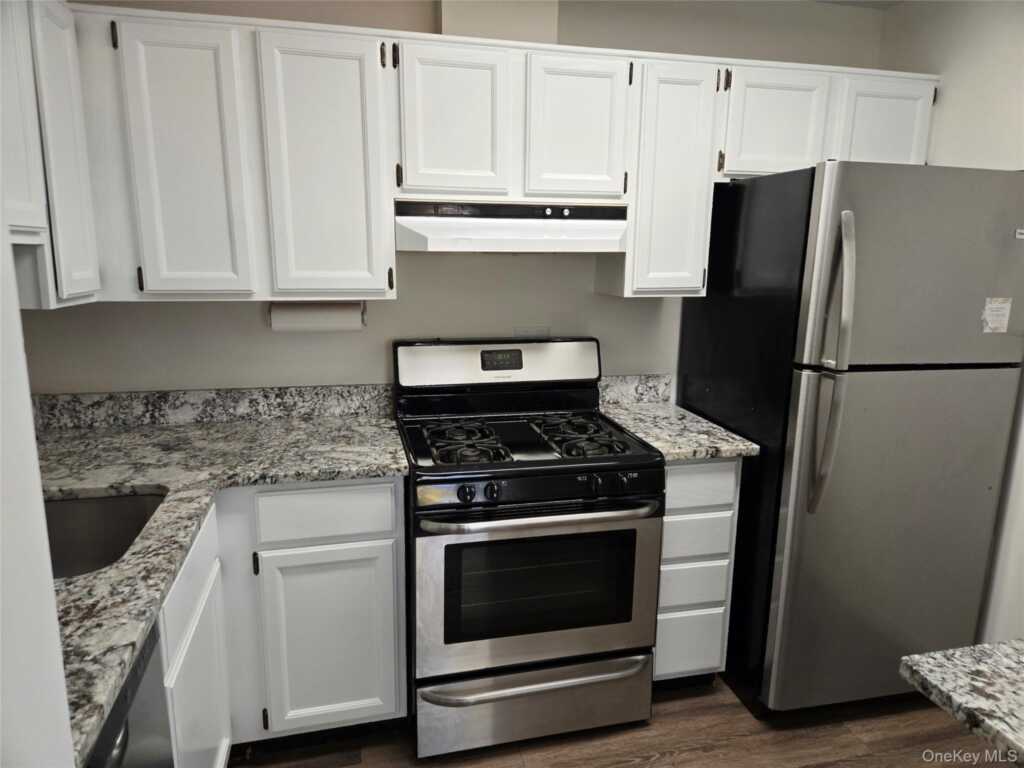 119 W Crooked Hill Road, Unit #104, Pearl River, NY 10965 - Photo 8 of 16