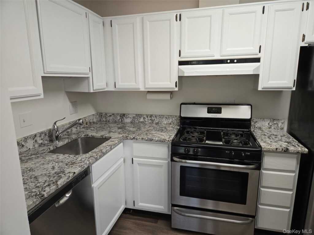 119 W Crooked Hill Road, Unit #104, Pearl River, NY 10965 - Photo 9 of 16