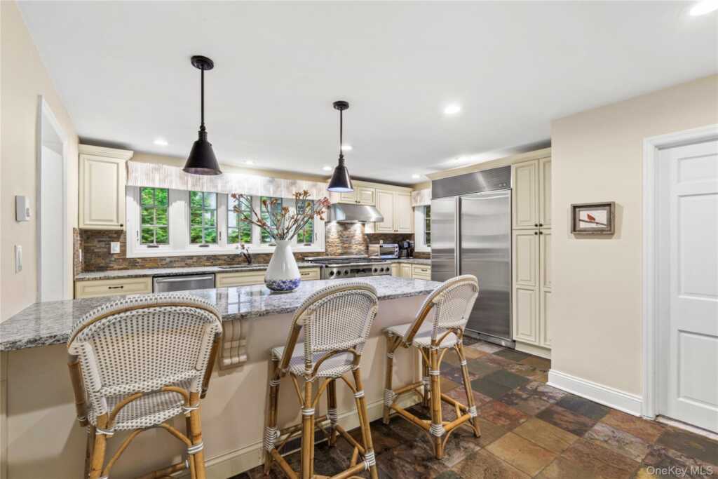 10 Woodland Drive, Rye, NY 10580 - Photo 10 of 39