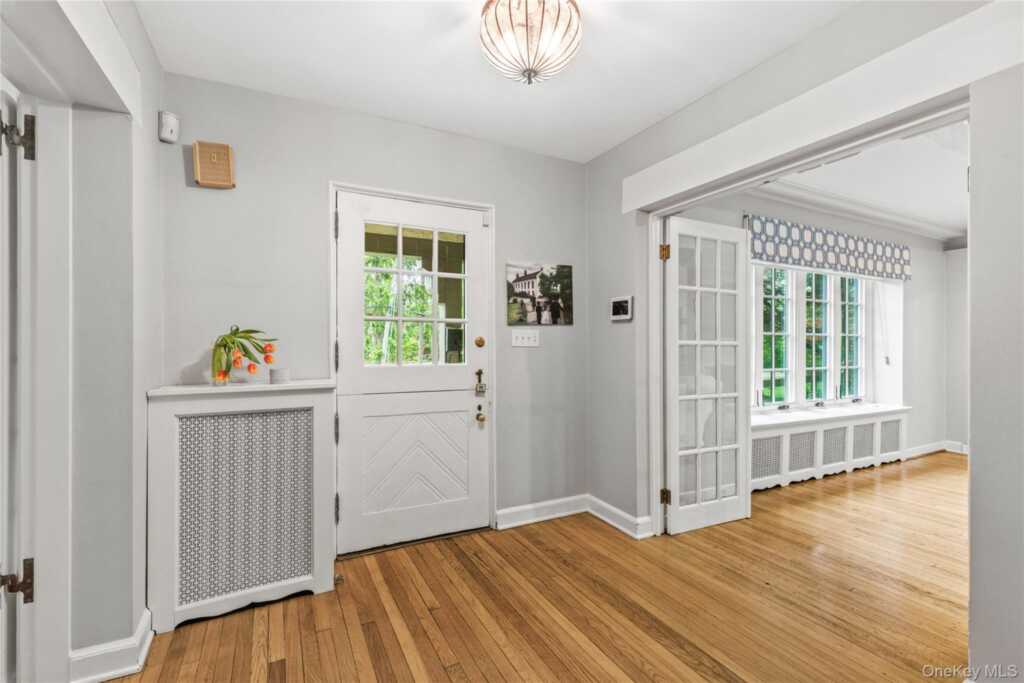 10 Woodland Drive, Rye, NY 10580 - Photo 3 of 39