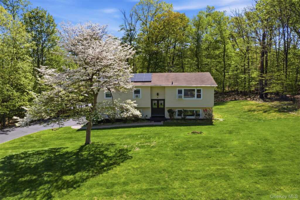 21 Denver Drive, New City, NY 10956 - Photo 3 of 35