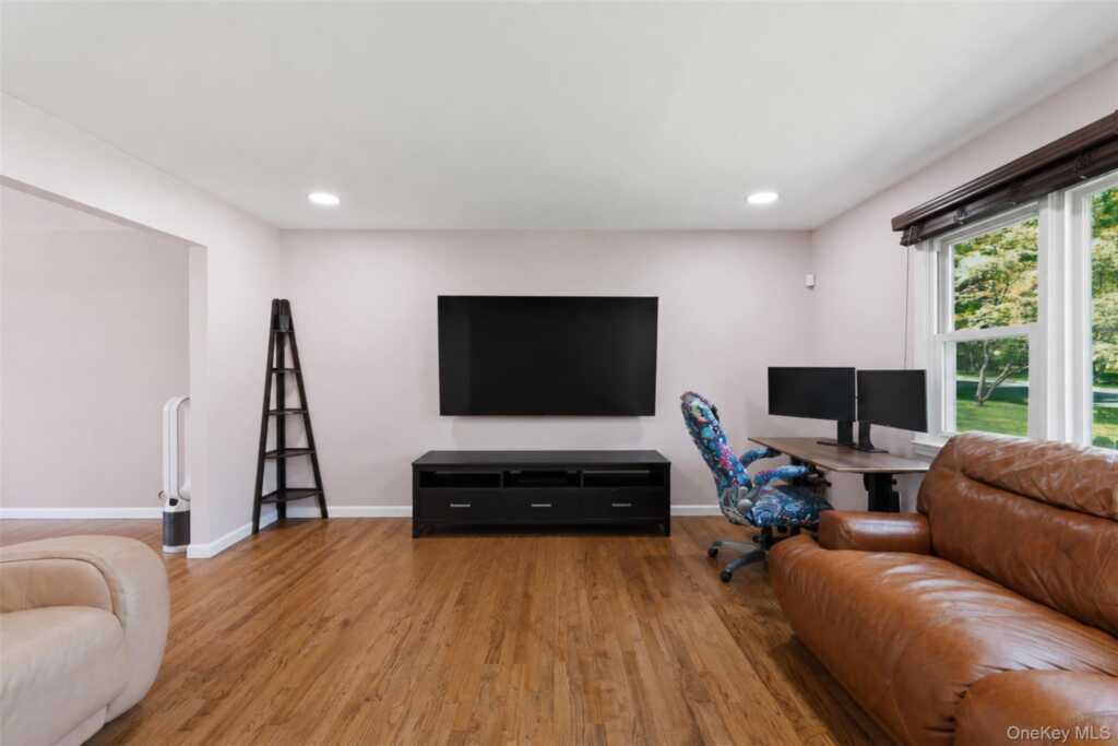 21 Denver Drive, New City, NY 10956 - Photo 4 of 35