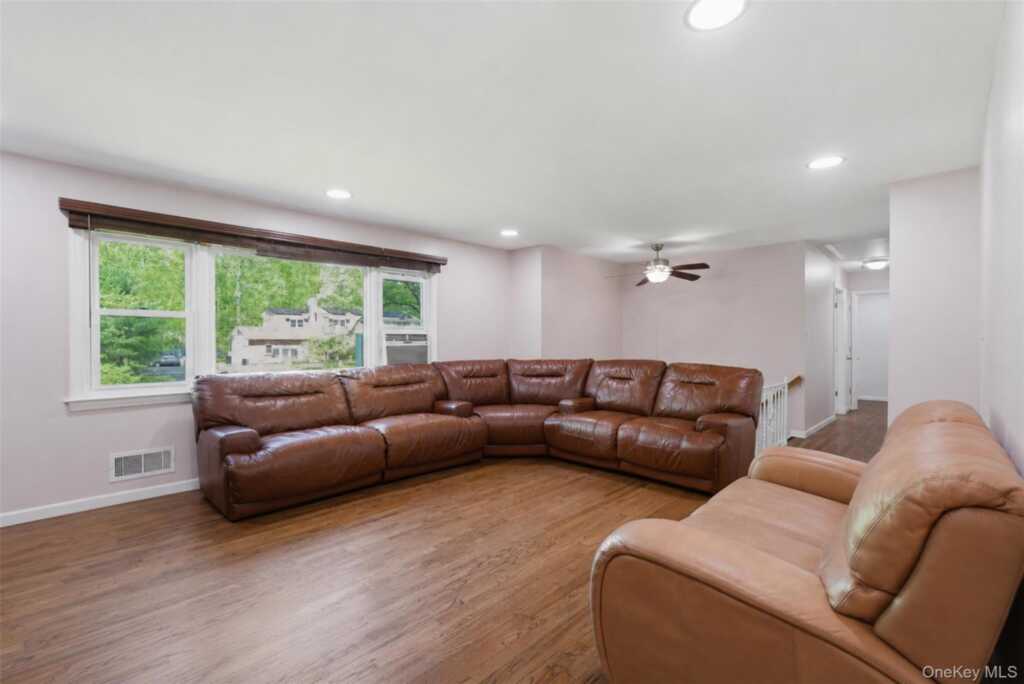 21 Denver Drive, New City, NY 10956 - Photo 6 of 35