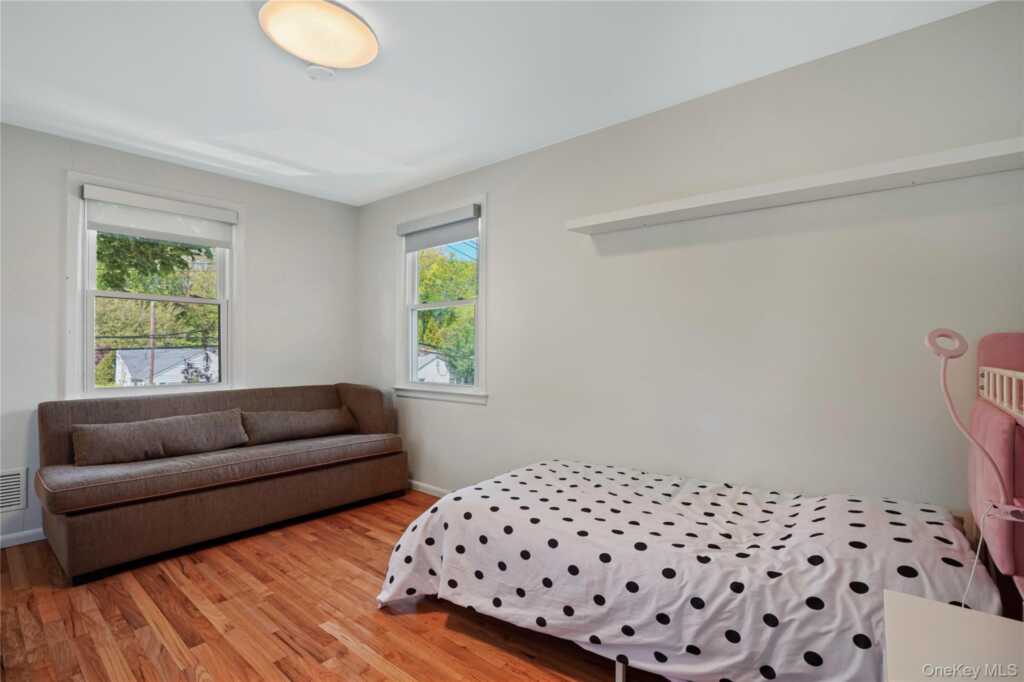 97 Hanson Lane, New Rochelle, NY 10804 - Photo 16 of 43