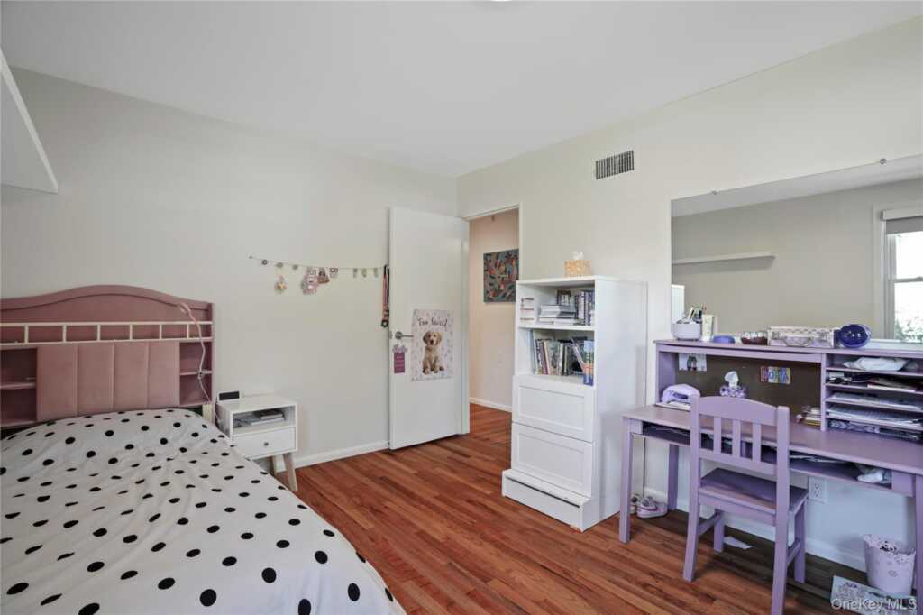 97 Hanson Lane, New Rochelle, NY 10804 - Photo 17 of 43