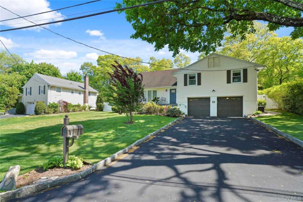 97 Hanson Lane, New Rochelle, NY 10804 - Photo 2 of 43