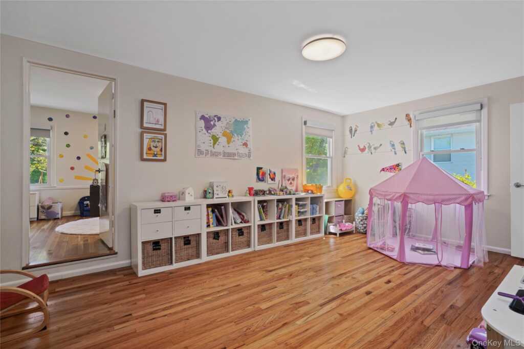 97 Hanson Lane, New Rochelle, NY 10804 - Photo 21 of 43